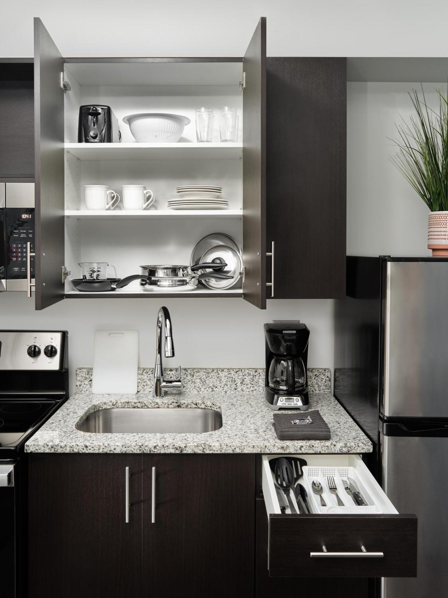 Stayapt Suites Charlotte North 헌터스빌 외부 사진